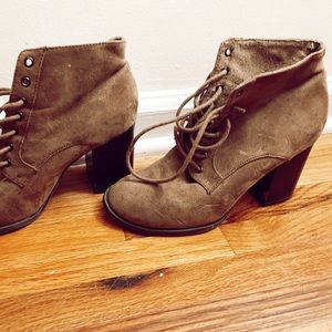 F21 | Tan Suede Lace Up Booties | Size 7